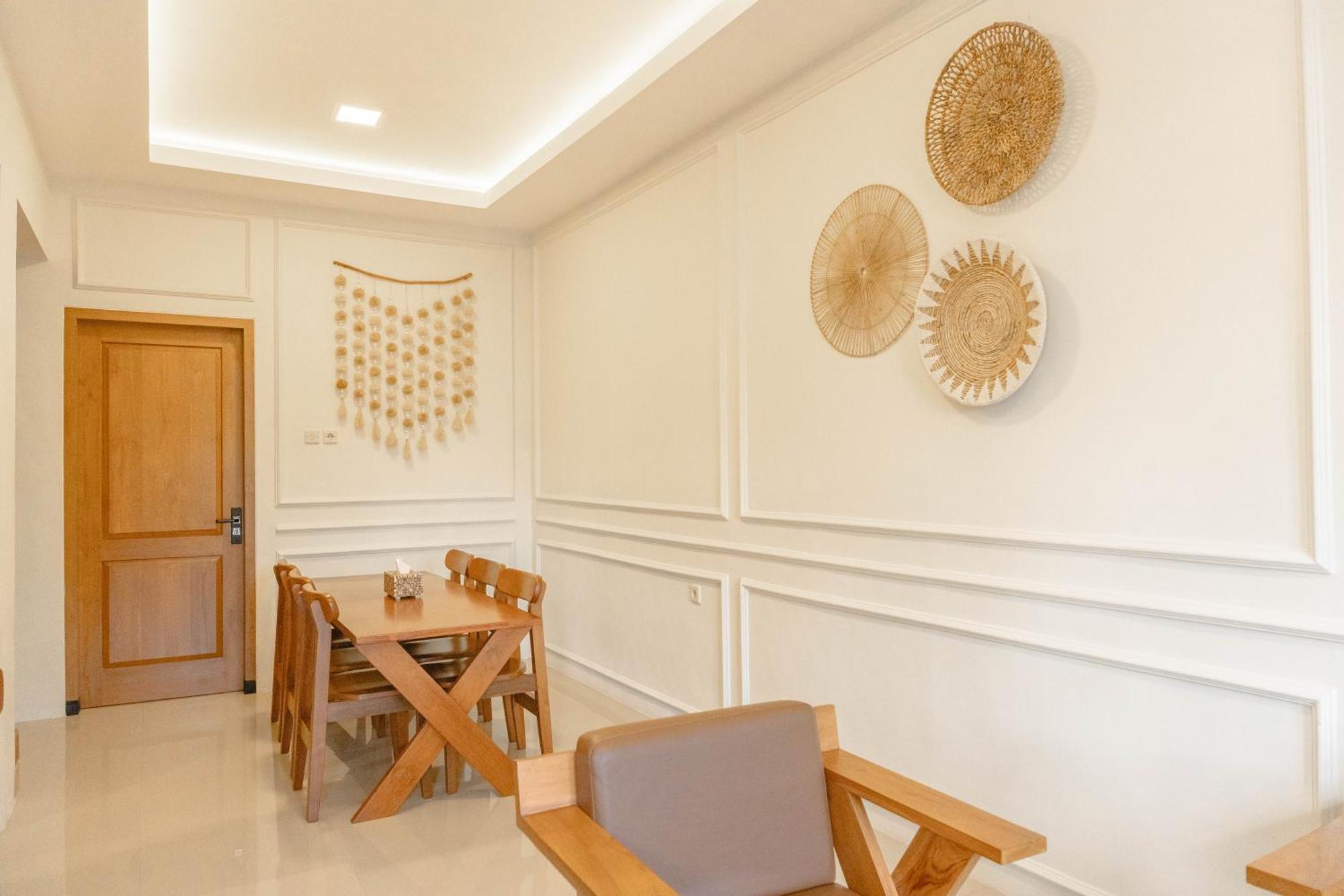 Ninap Hostel Banyuwangi  Exterior photo